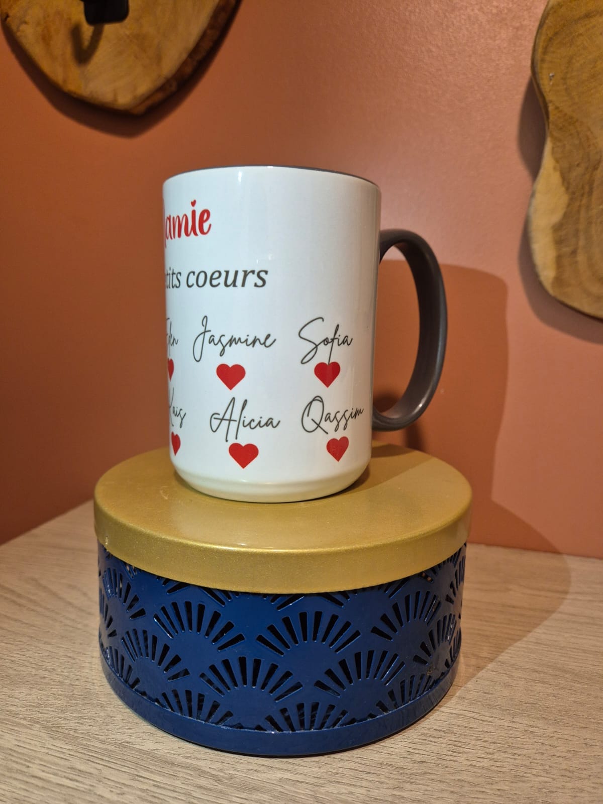 Tasse Mamie et ses petits cœurs
