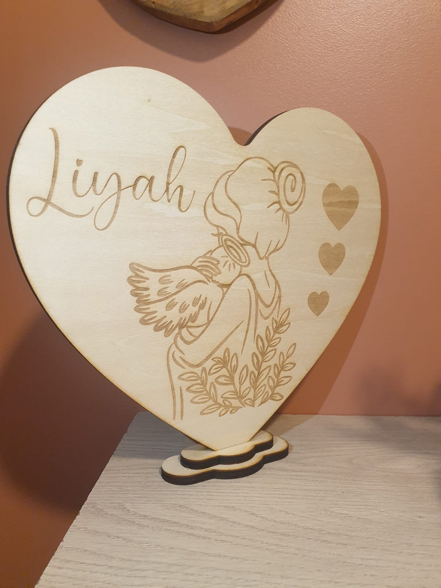 Cœur en bois sur socle