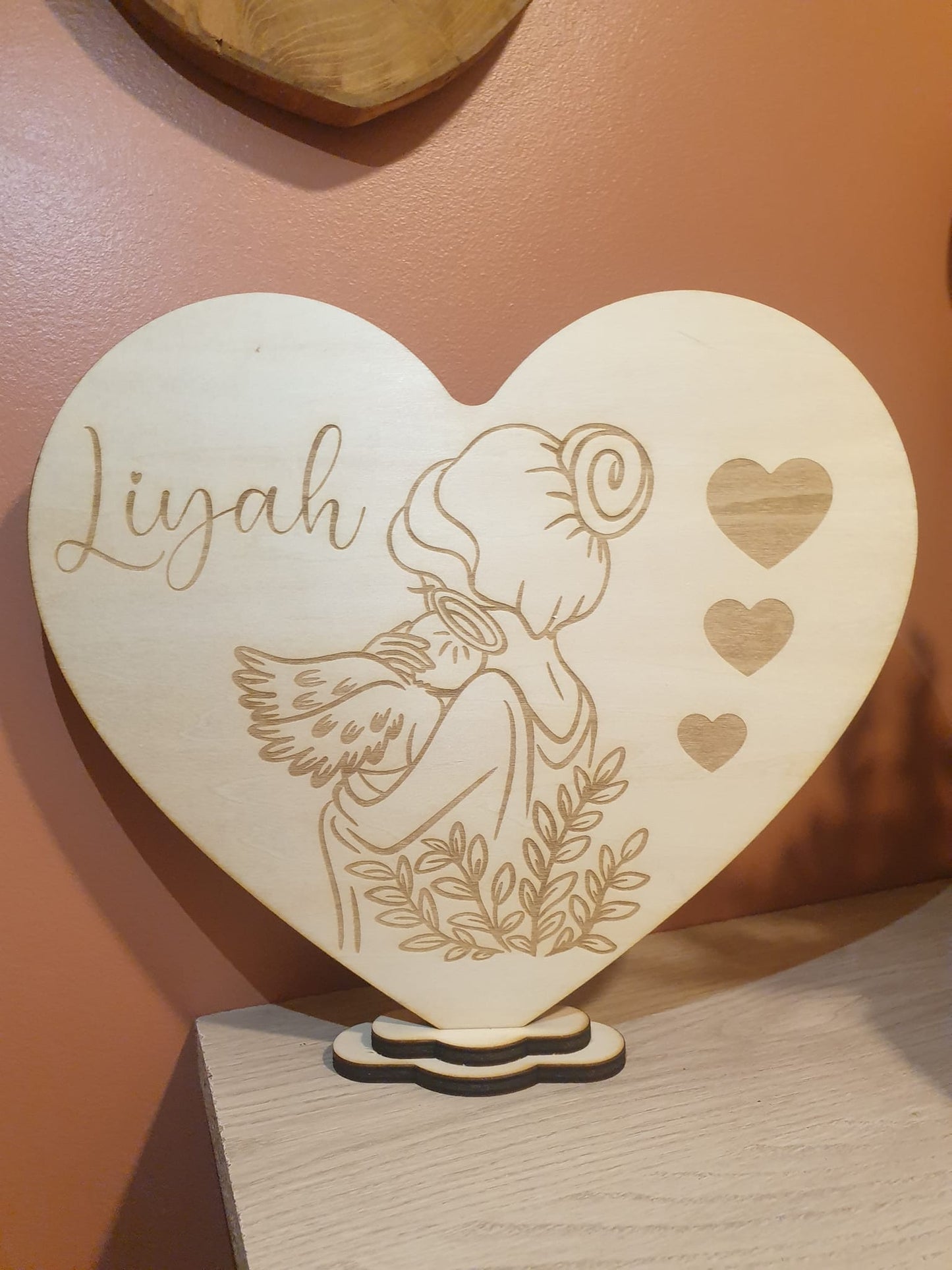 Cœur en bois sur socle